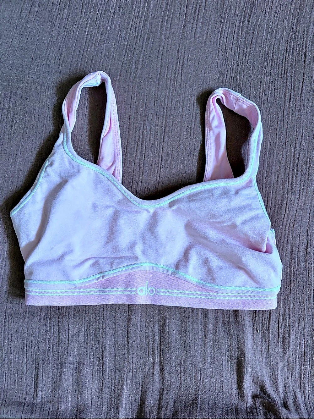 Alo Pink Sports Bra Size Medium - Picture 2 of 4